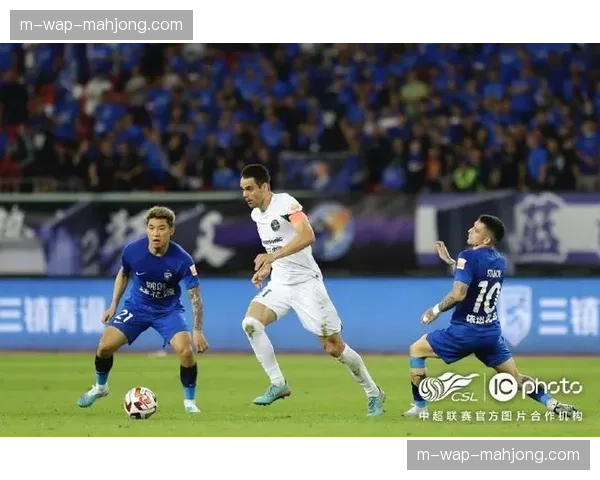 武汉三镇连场开局崩盘，莫拉需解决中卫防空能力薄弱问题